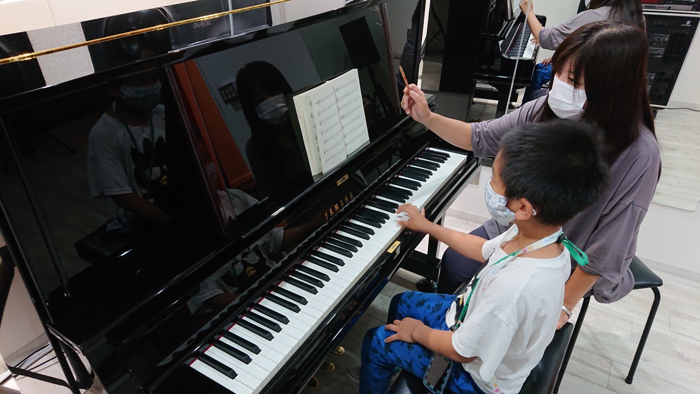 Hiromi先生のピアノ＆ピアノ弾き語り教室　レッスン風景